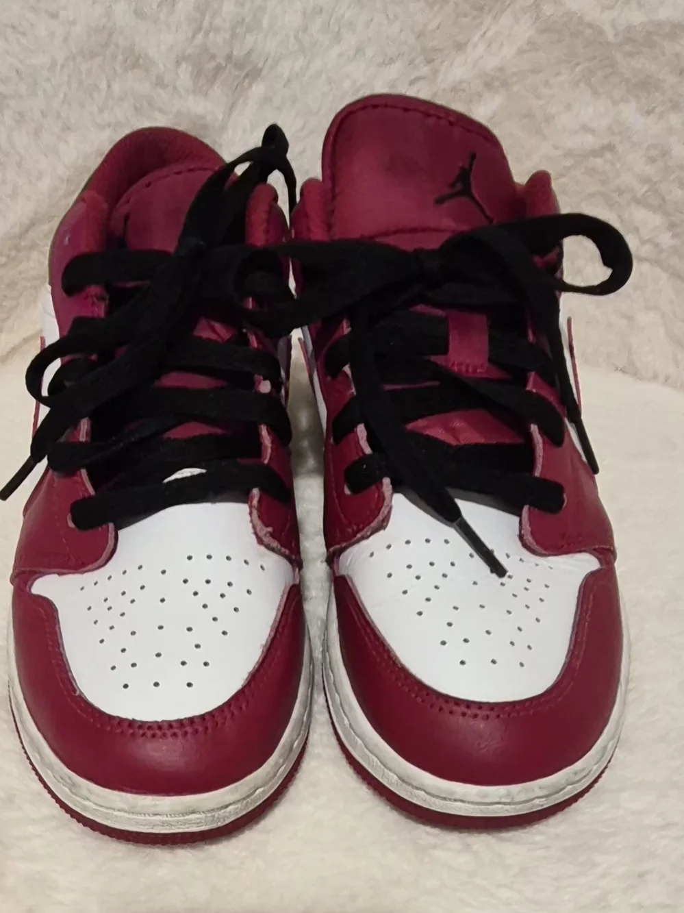 Nike Kids Low-Top Sneakers in Burgundy, White & Black